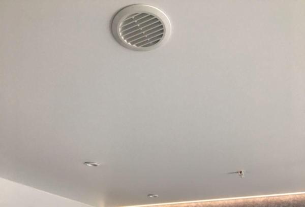 Spezielles Ventil in der Spanndecke