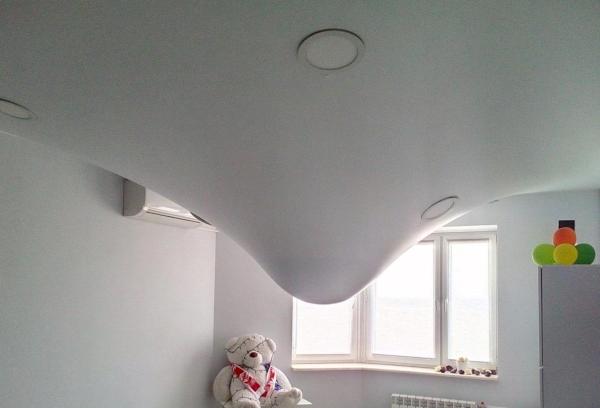 Wasser in der abgehängten Decke