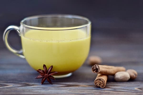 Goldene Milch aus Kurkuma