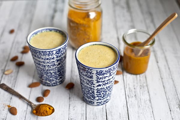 Goldene Milch und Kurkumapaste