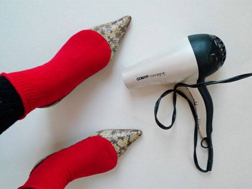 Schuhe zu Hause dehnen