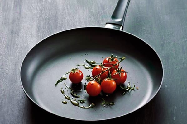Kirschtomaten in der Pfanne