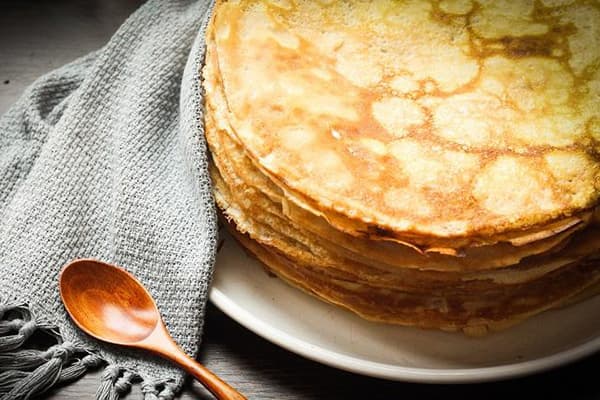 Stapel fertiger Pfannkuchen