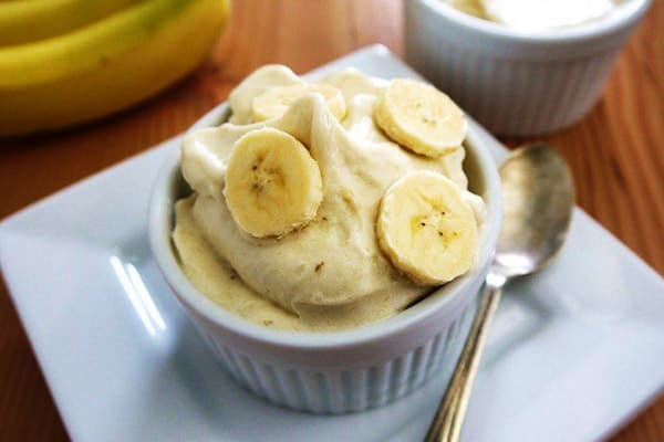 Dessert mit gefrorenen Bananen