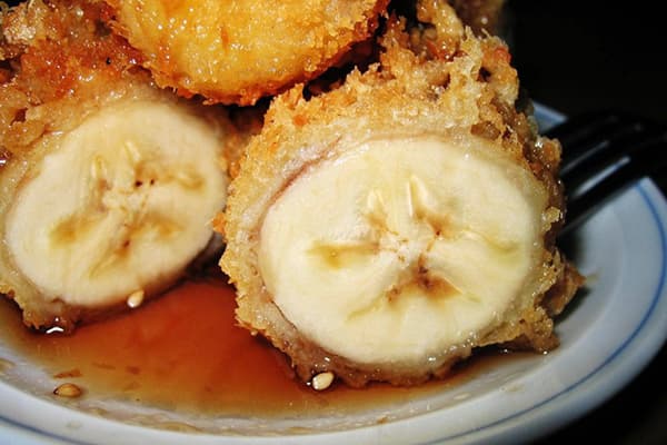 Frittierte Bananen im Ausbackteig