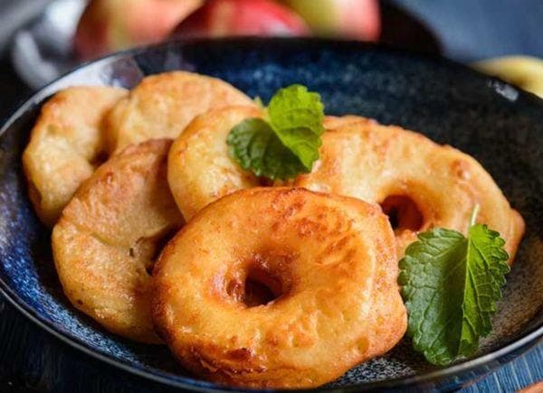 Äpfel im Teigmantel