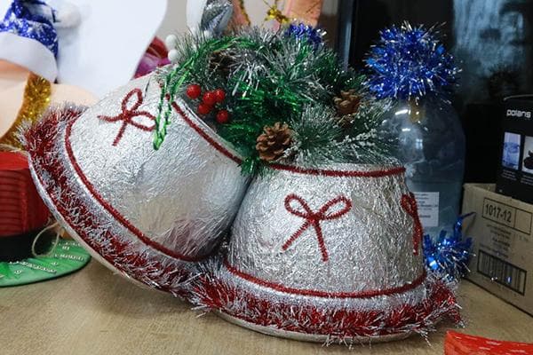 Weihnachtsglocken, in Alufolie gewickelt