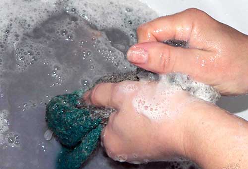 Handwäsche von Kleidung