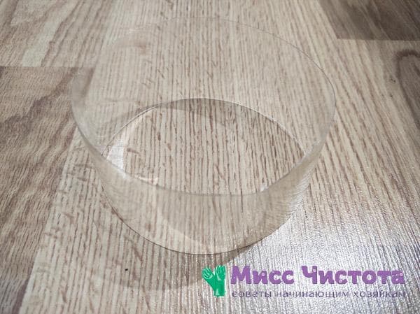 Salatring aus einer Plastikflasche