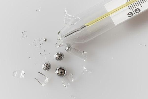Zerbrochenes Quecksilberthermometer