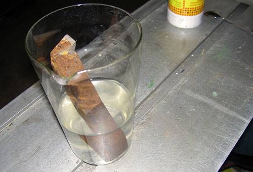 Reinigung eines Metallteils von Rost