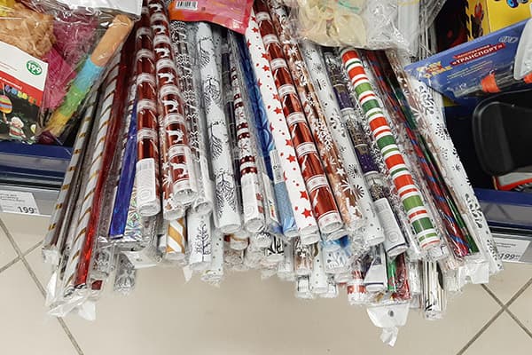 Geschenkpapier mit Weihnachtsmotiven