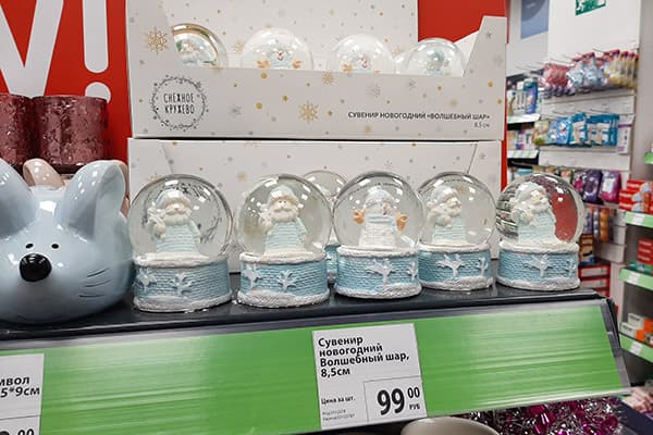 Souvenir-Schneekugel bei Fix Price