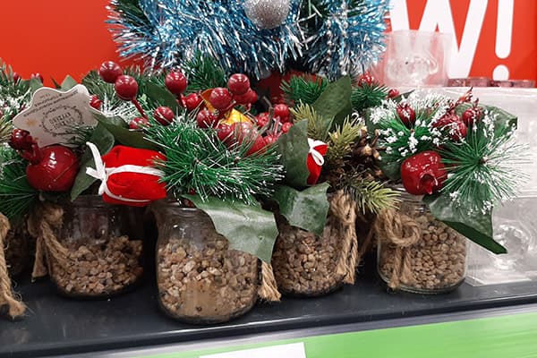 Weihnachtsdekoration im Töpfchen