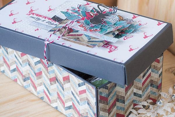 Schachtel für ein Weihnachtsgeschenk