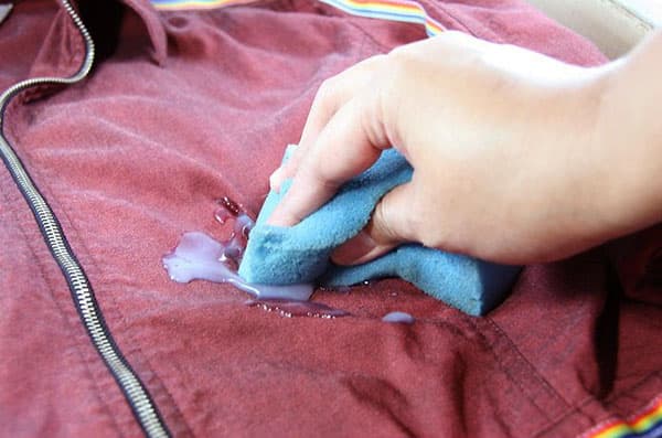 Reinigung einer Jacke von Slime
