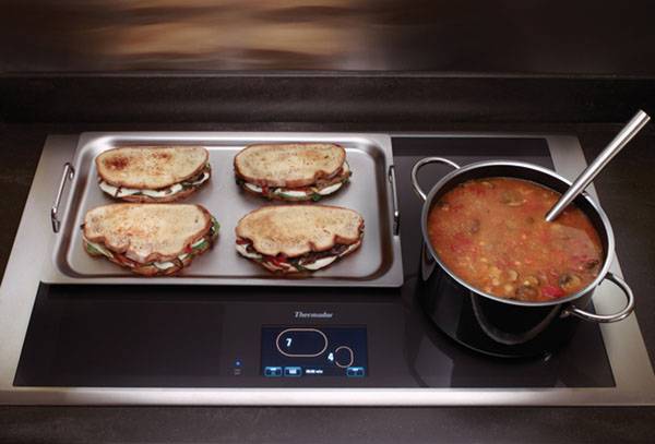 Kochen auf einem Induktionskochfeld