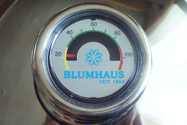 Thermometer am Topf