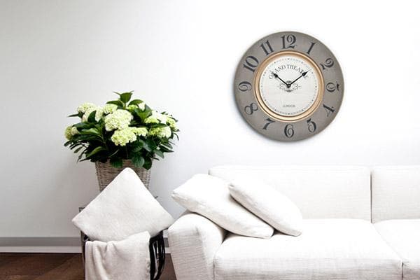 Wanduhr im Wohnzimmer