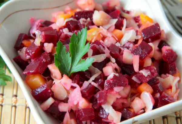 Gemüse-Vinaigrette-Salat mit Sauerkraut