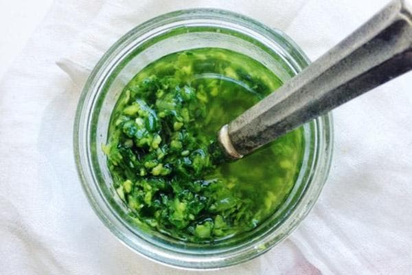Kräuter in Pflanzenöl