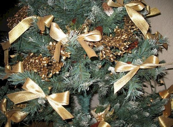 Baumschmuck mit Schleifen