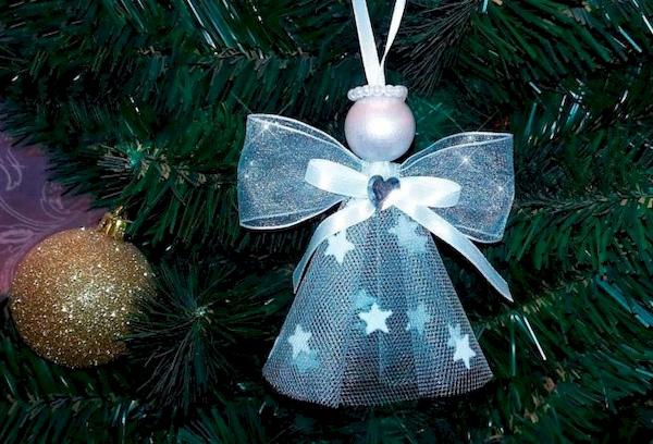 Weihnachtsengel aus Tüll und Perle